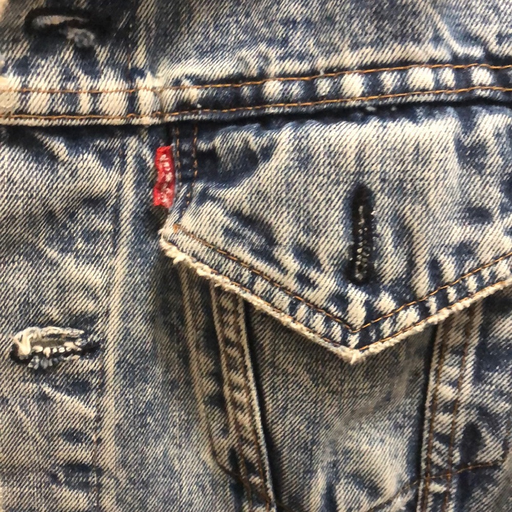 Vintage Levi’s denim jacket - Picture 2 of 3